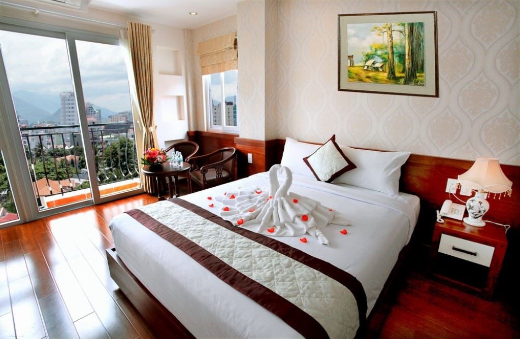 rooms-grand-deluxe-with-balcony