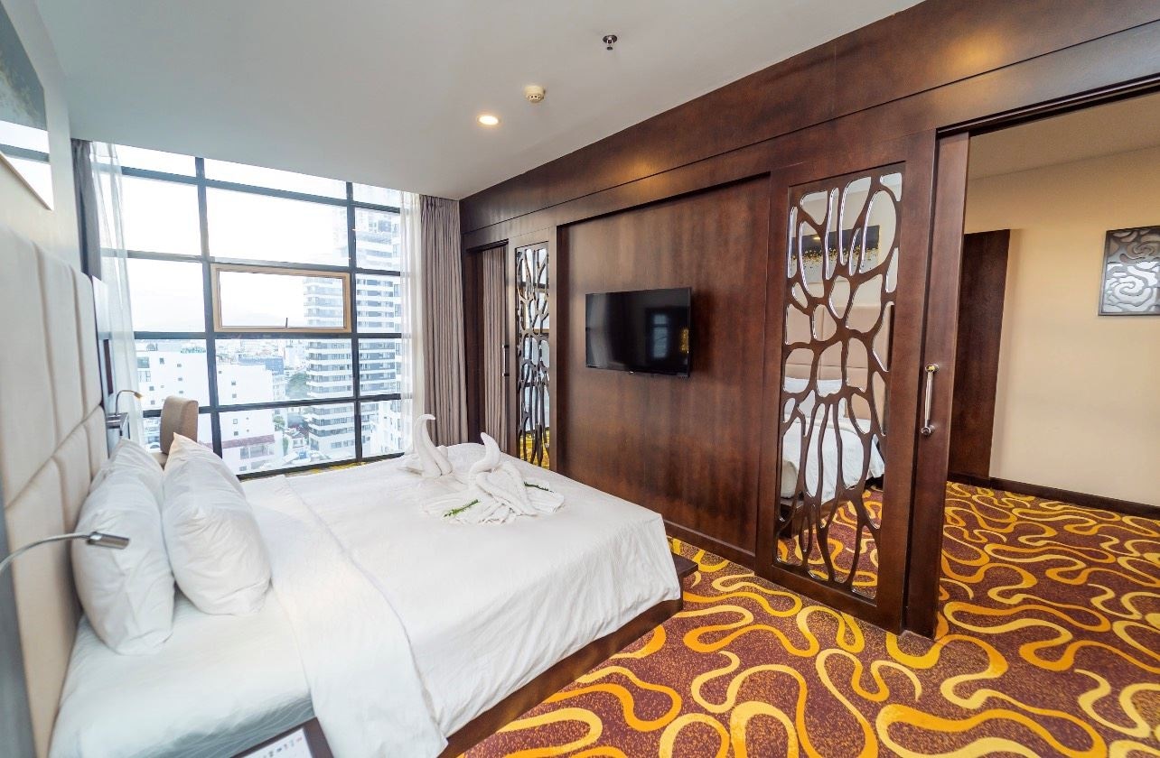 rooms-suite-double-city-view-with-window