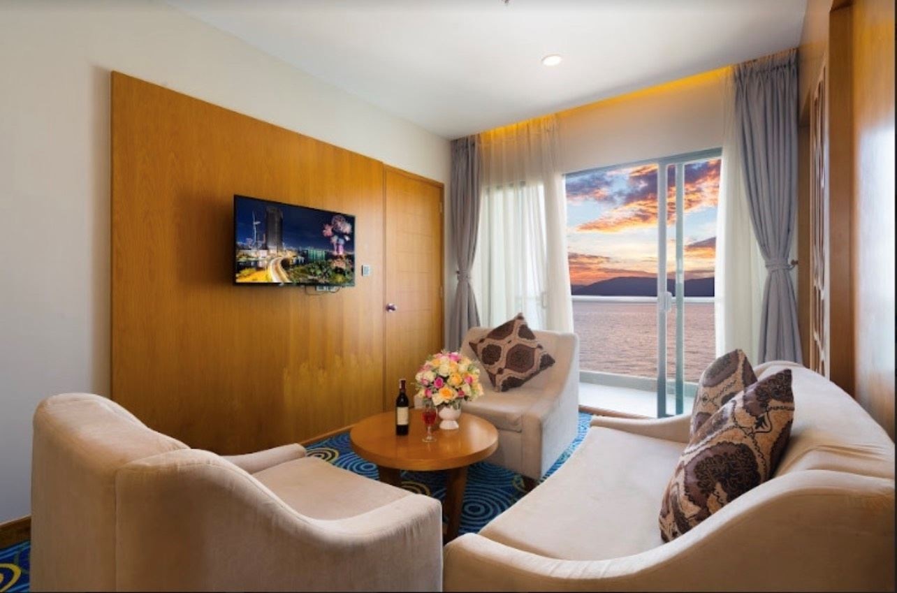 rooms-suite-double-partial-sea-view-with-balcony