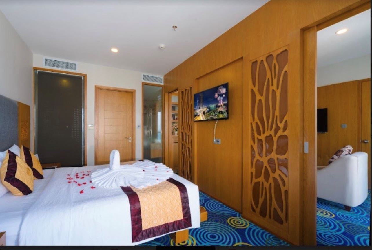 rooms-suite-double-partial-sea-view-with-balcony