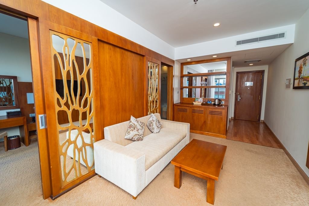 rooms-suite-double-partial-sea-view-with-balcony