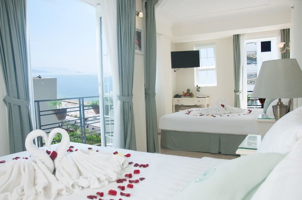 rooms-deluxe-premier-sea-view