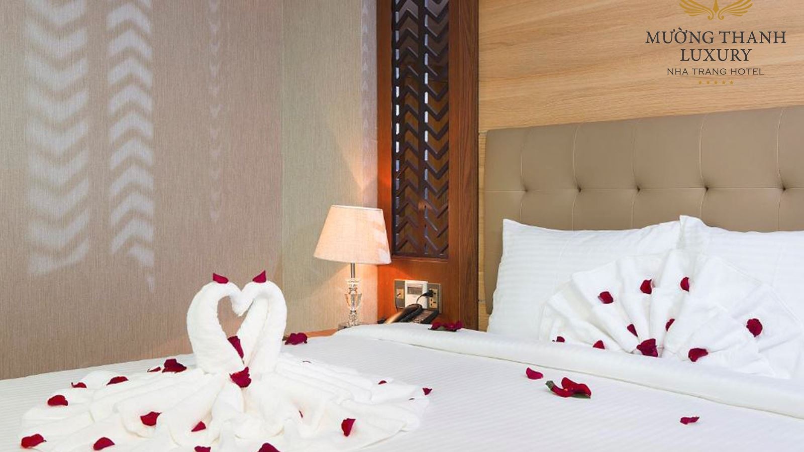 rooms-deluxe-kingtwin-city-view-child-without-extra-bed