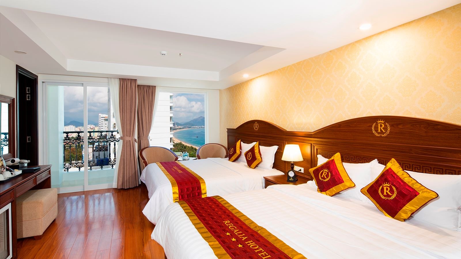 rooms-family-deluxe-city-view-with-balcony