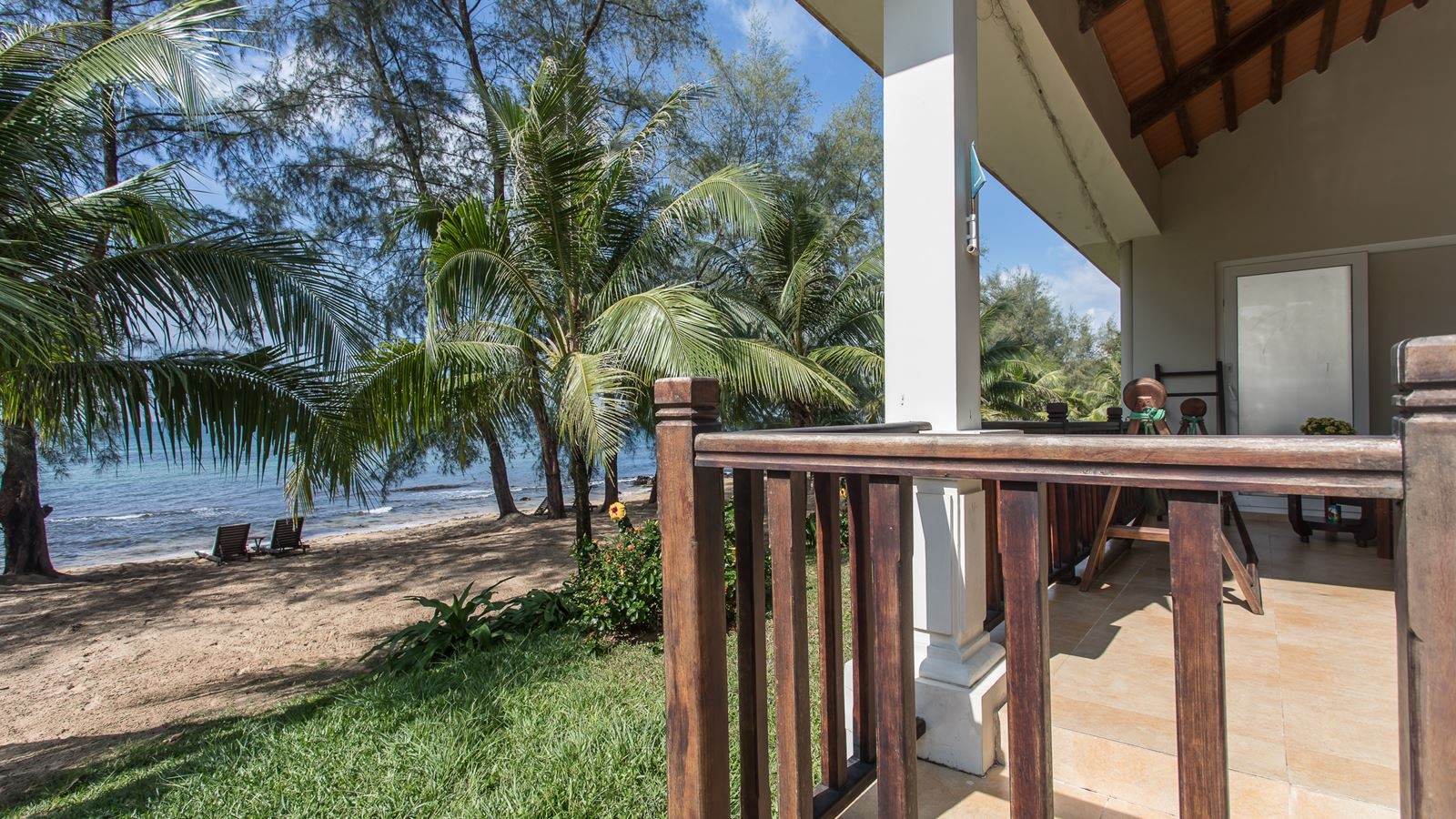 rooms-villa-beachfront