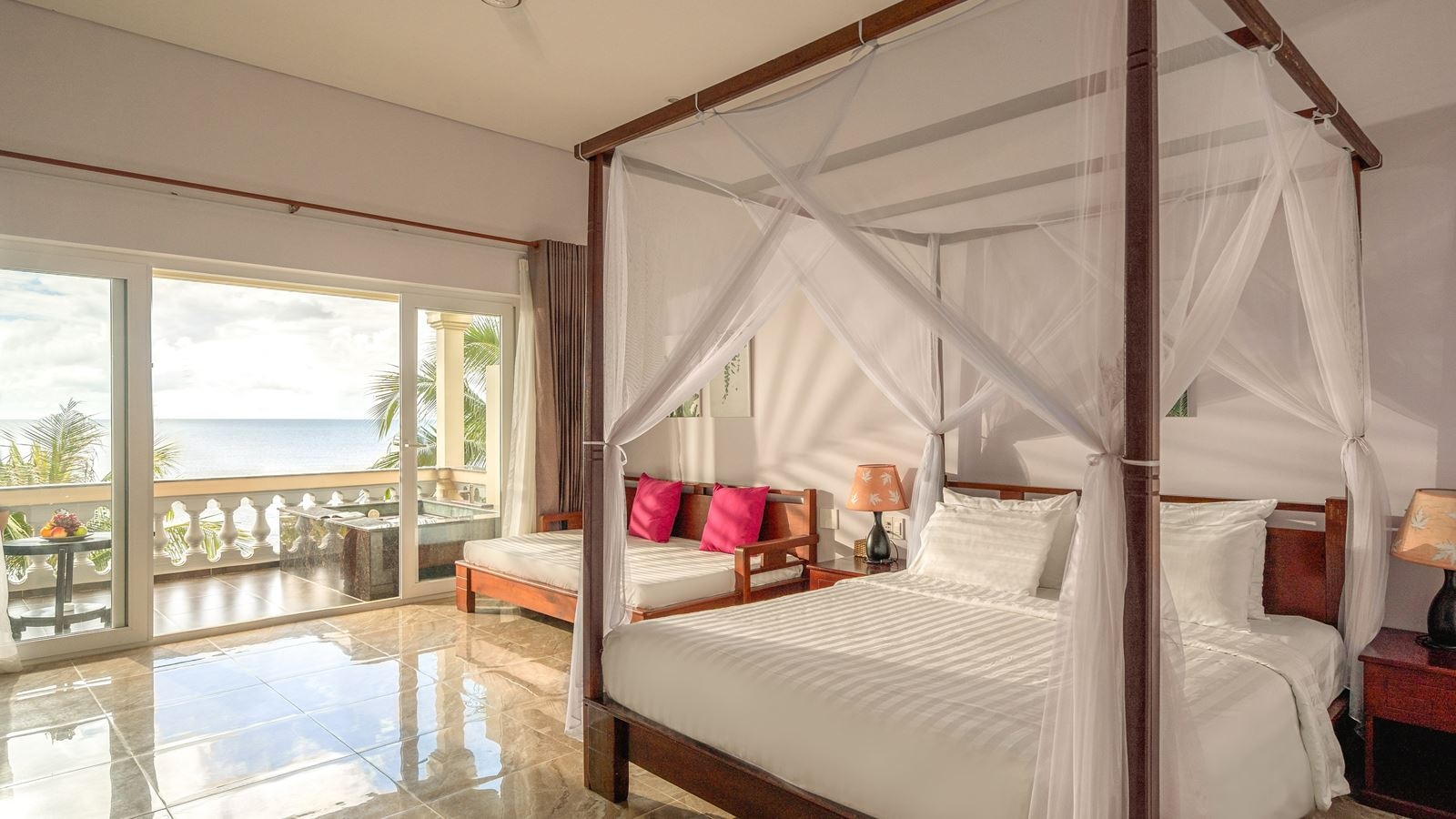 rooms-villa-oceanview-with-open-bathtub