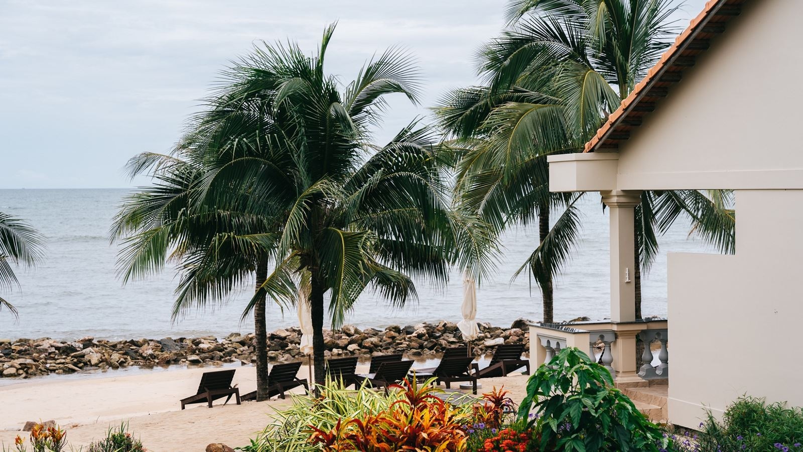 rooms-villa-beachfront