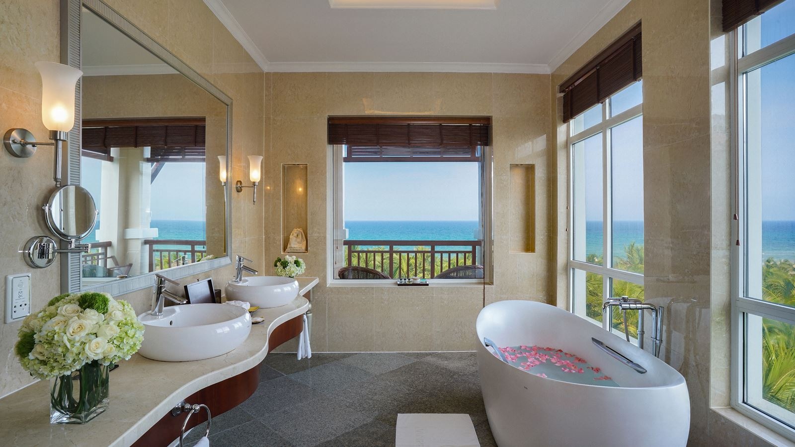 rooms-panoramic-view