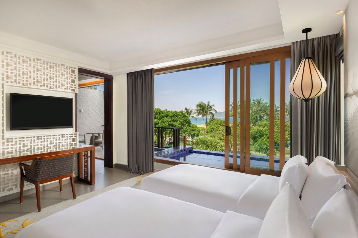 rooms-seaview-junior-pool-suite