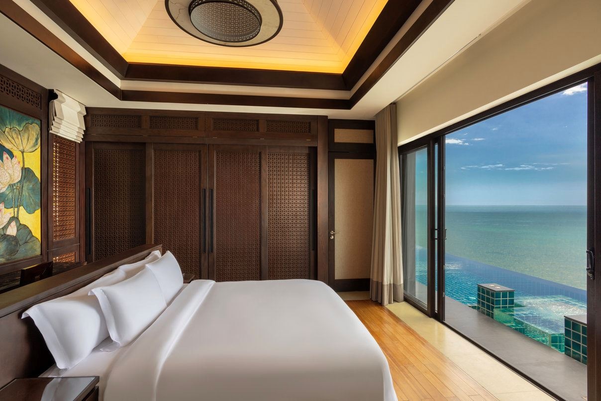 rooms-3bedroom-ocean-view-pool-villa