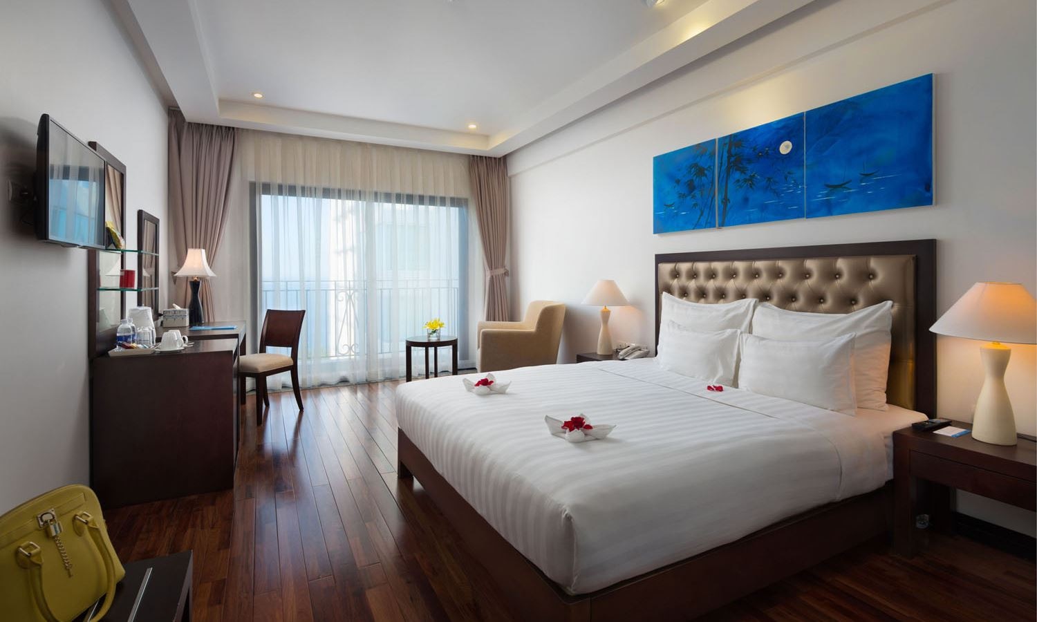 rooms-deluxe-city-view