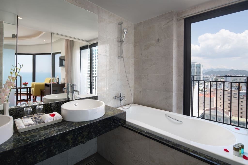 rooms-club-luxury-ocean-view