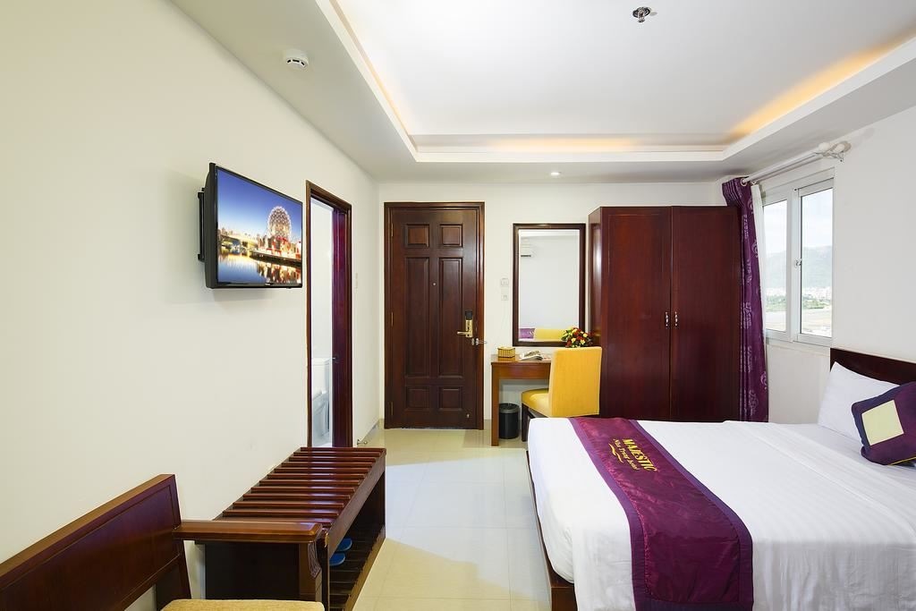 rooms-deluxe-city-view