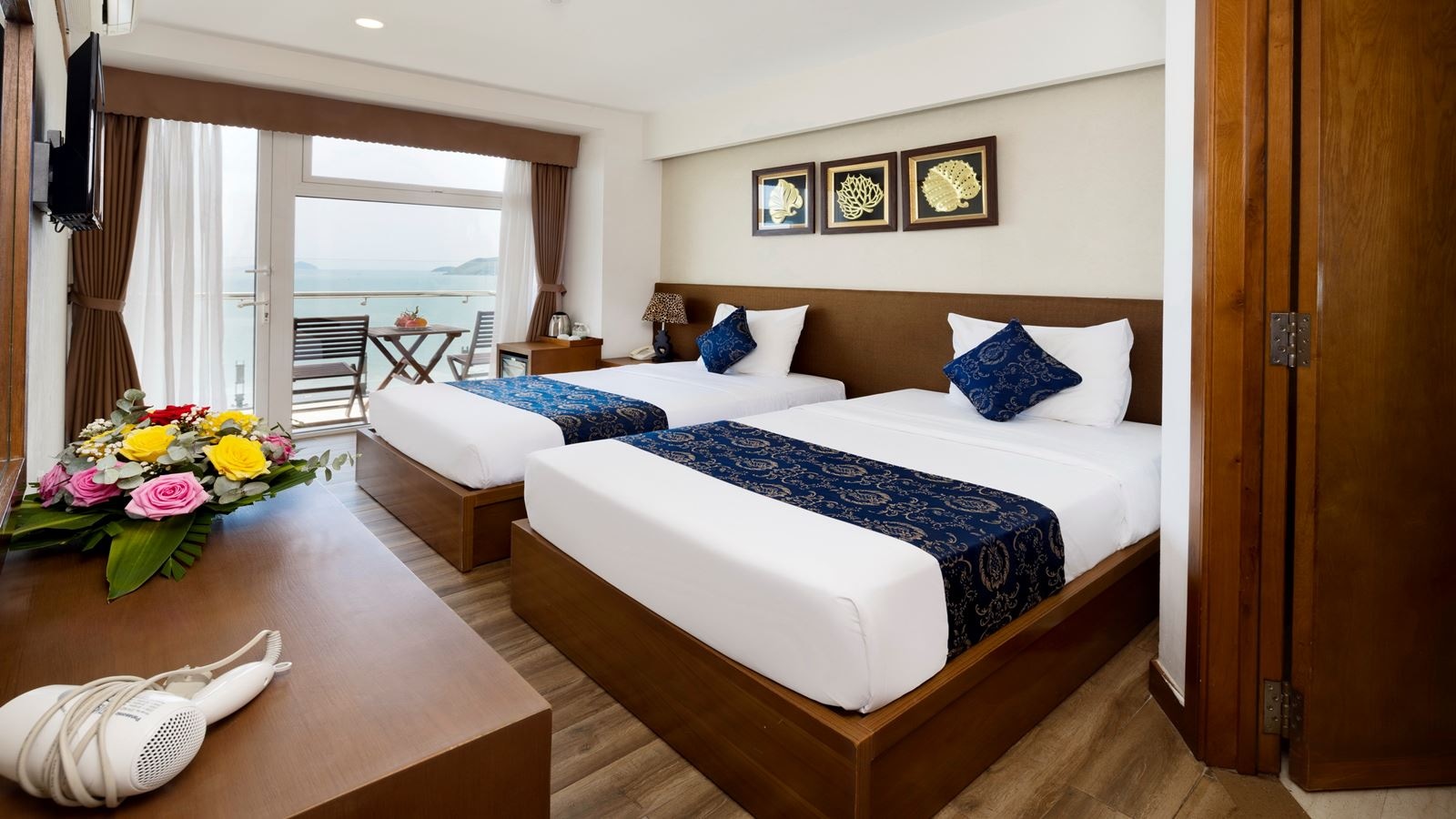rooms-room-executive-seaview-balcony