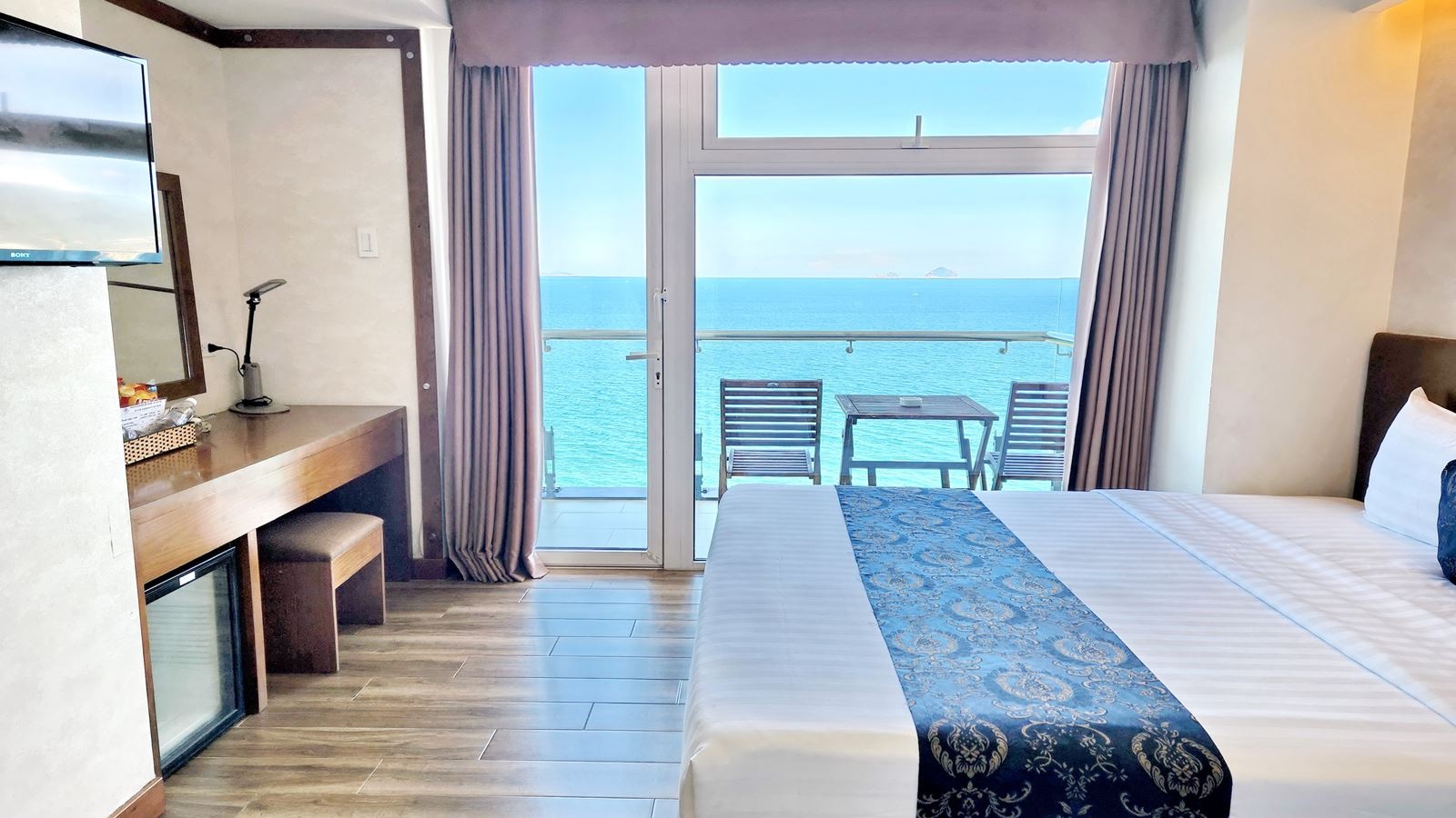 rooms-family-seaview-balcony