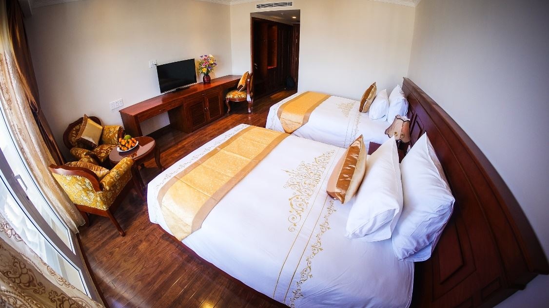 rooms-deluxe-room-sea-view-with-balcony