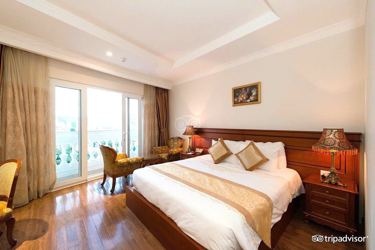 rooms-room-superior-city-view-with-balcony