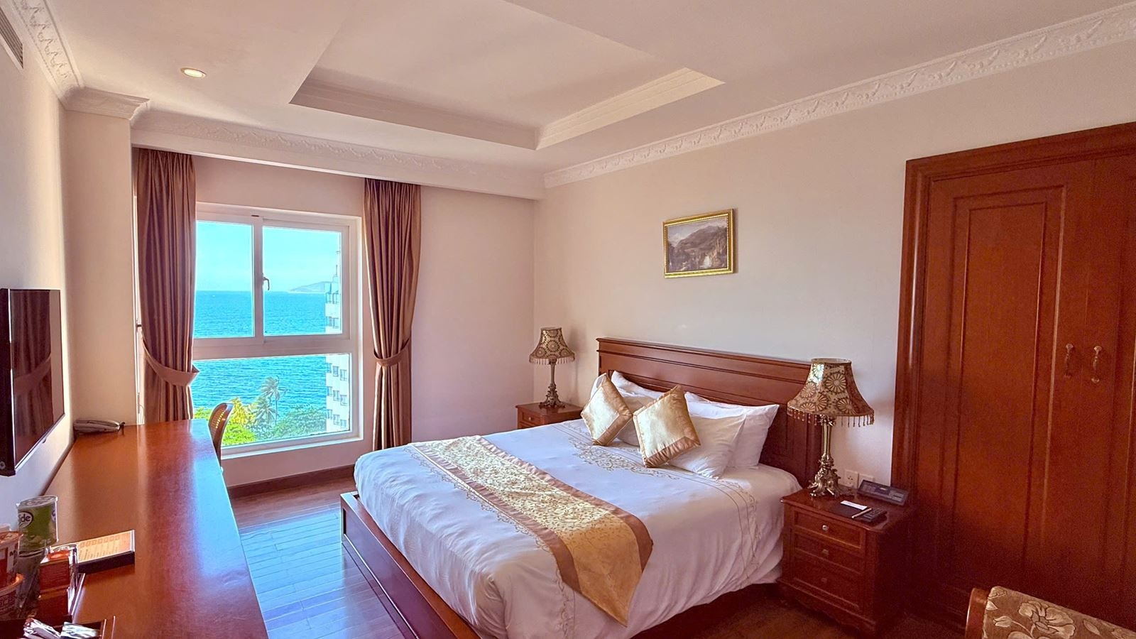 rooms-room-superior-with-window