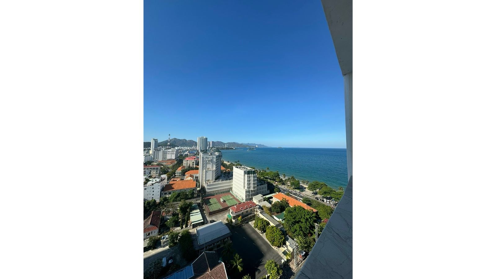 rooms-deluxe-room-sea-view-with-balcony