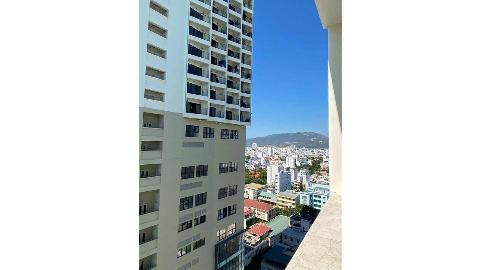rooms-room-superior-city-view-with-balcony