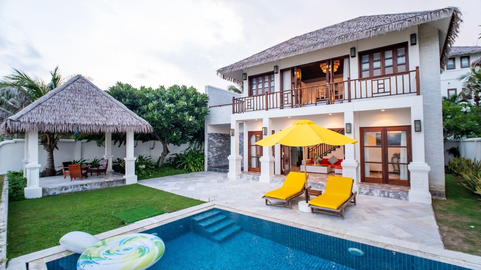 rooms-beach-front-pool-villa