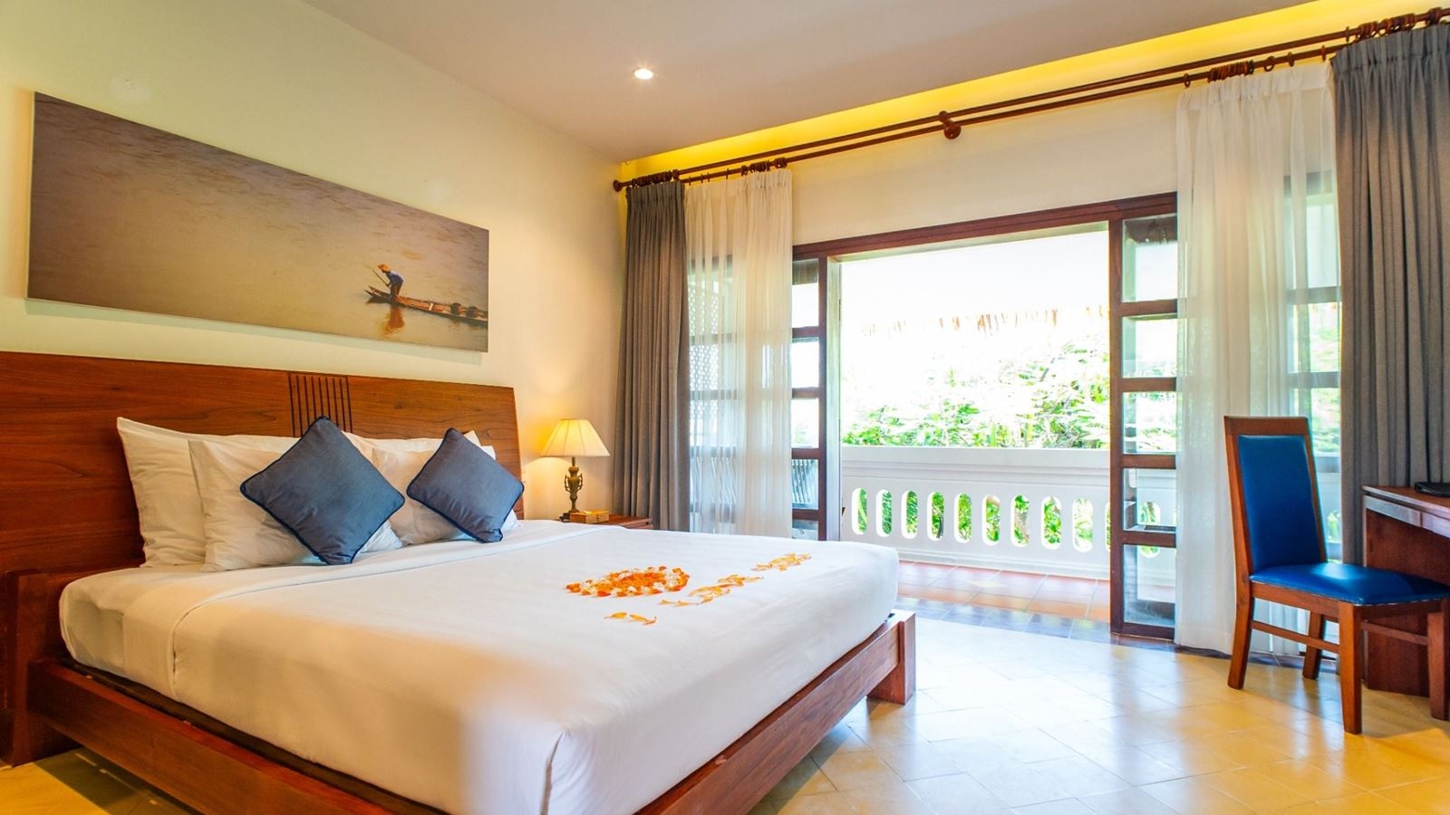 rooms-premier-deluxe-with-terrace