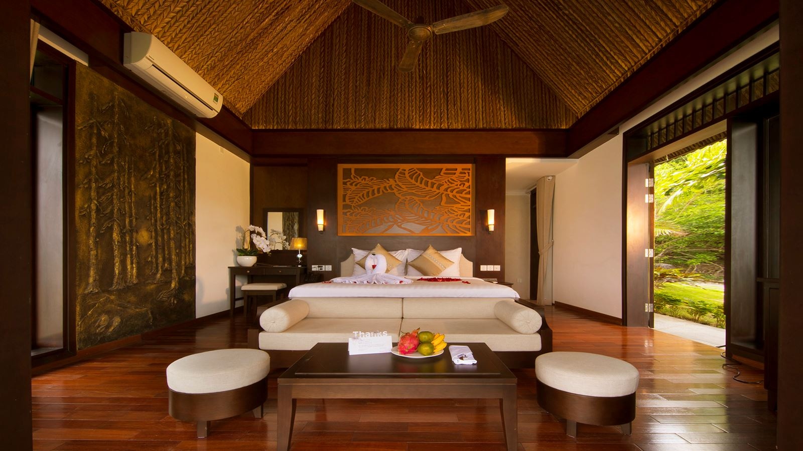 rooms-deluxe-bungalow-sea-view