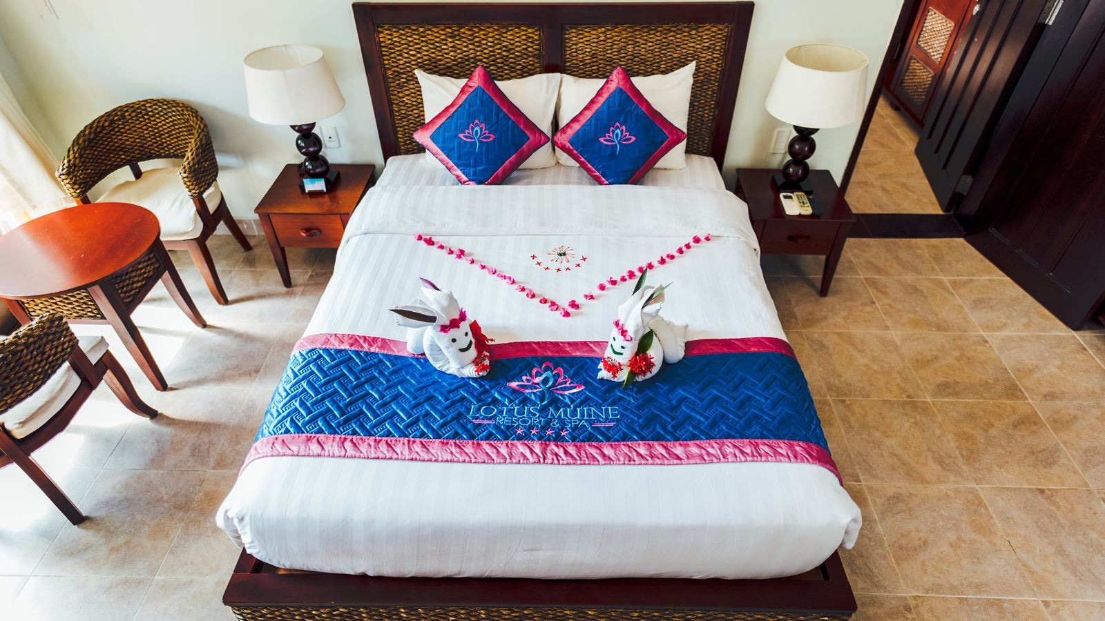 rooms-bungalow-garden-view-balcony