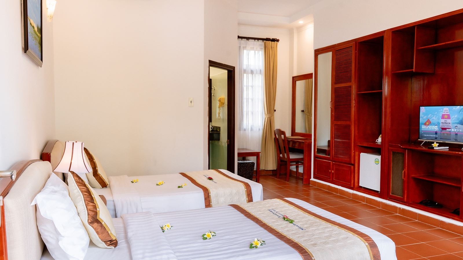 rooms-pool-view-room