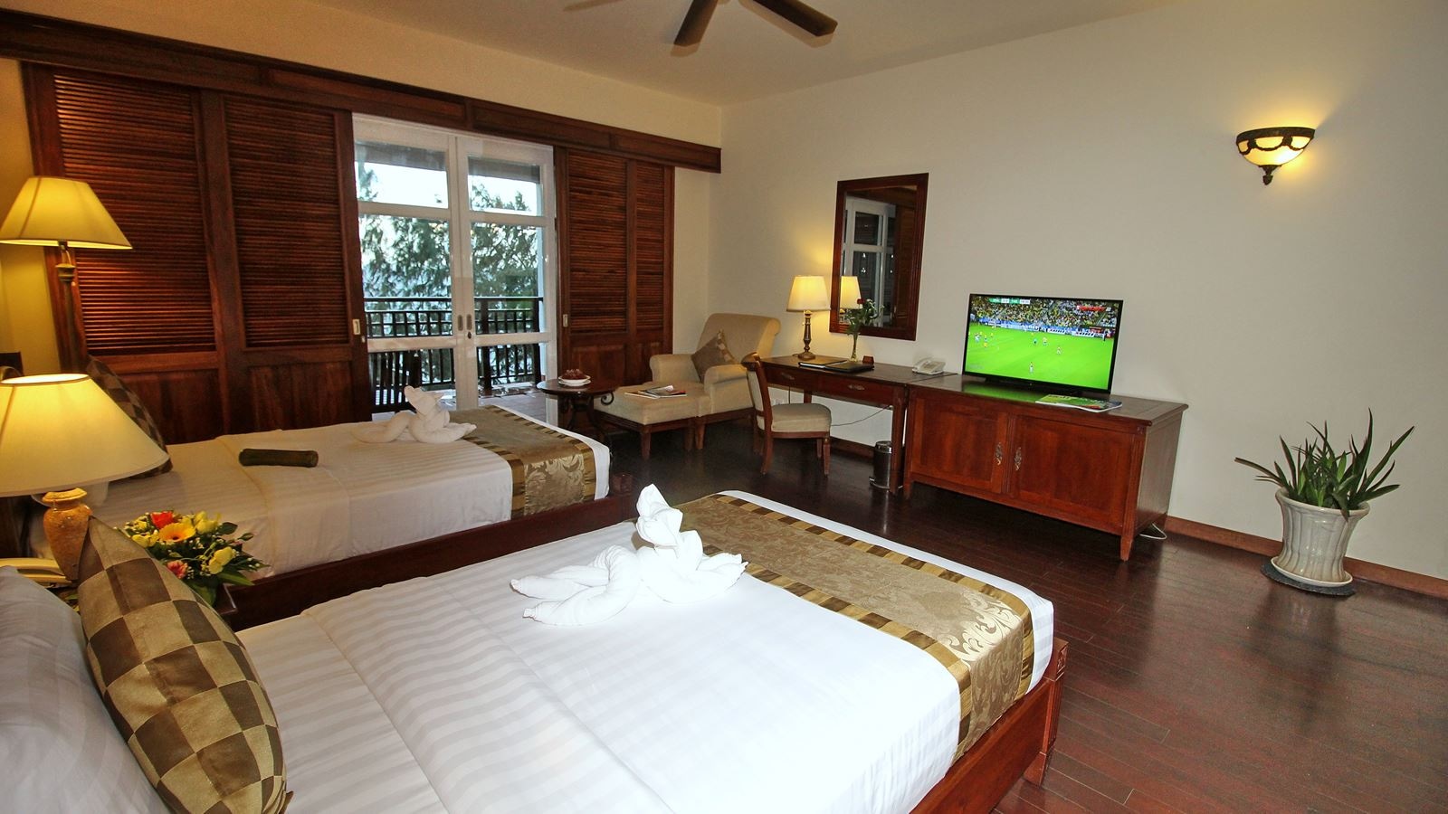 rooms-premier-deluxe-city-view