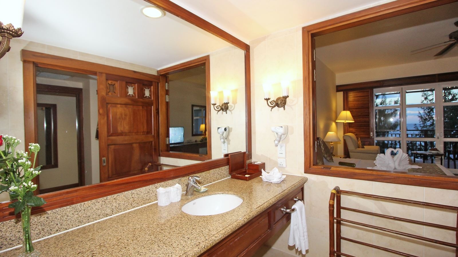 rooms-premier-deluxe-sea-view