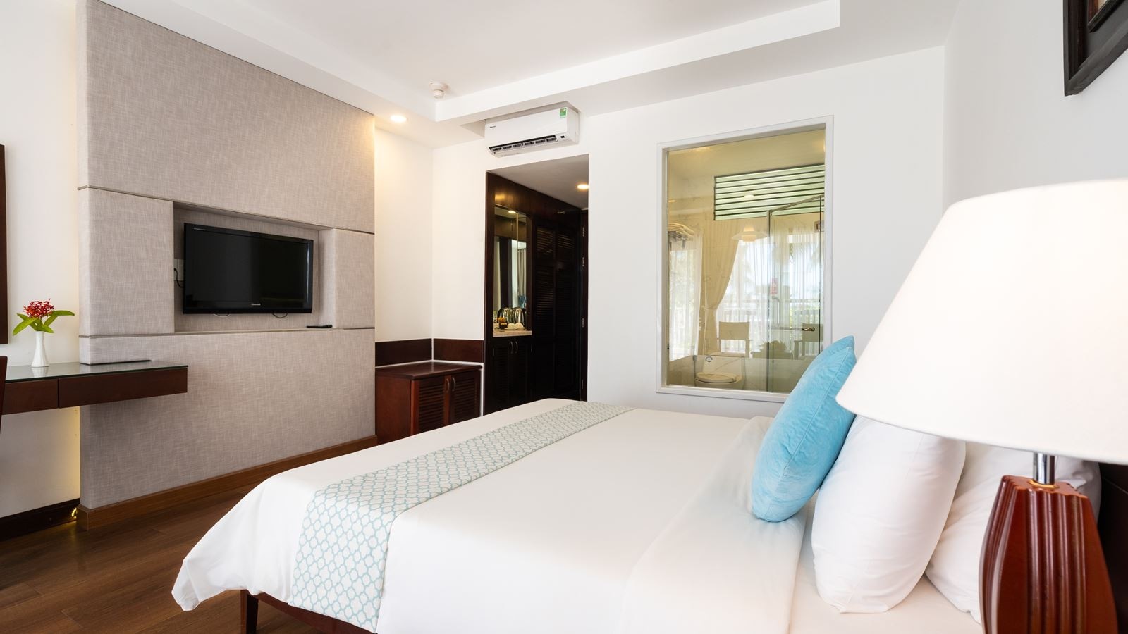 rooms-superior-ocean-view-with-balcony