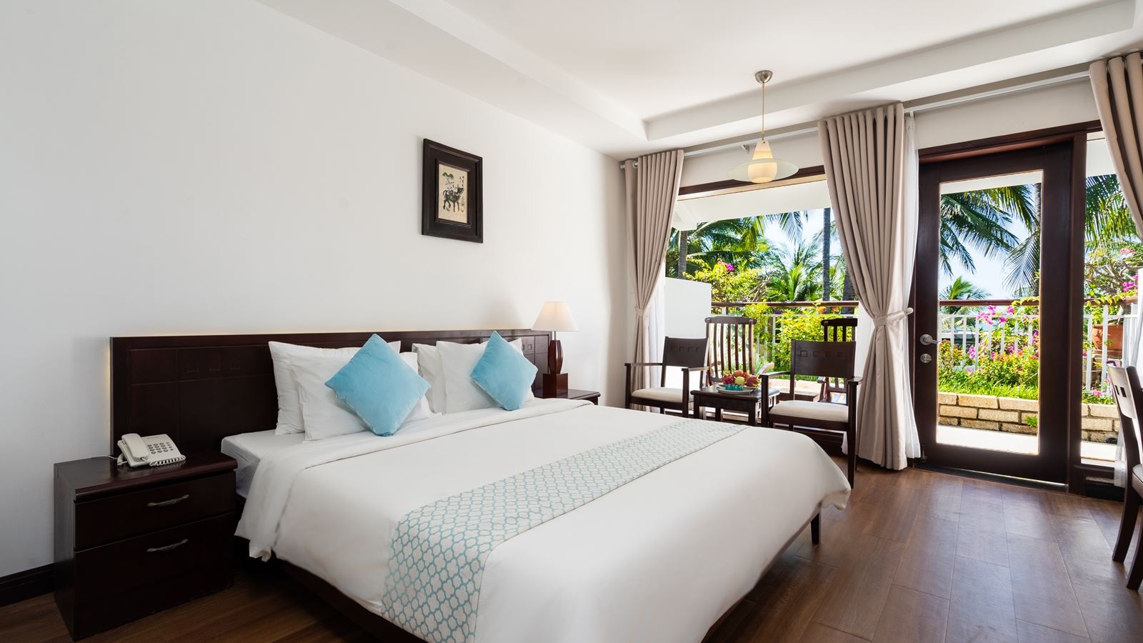 rooms-superior-ocean-view-with-balcony