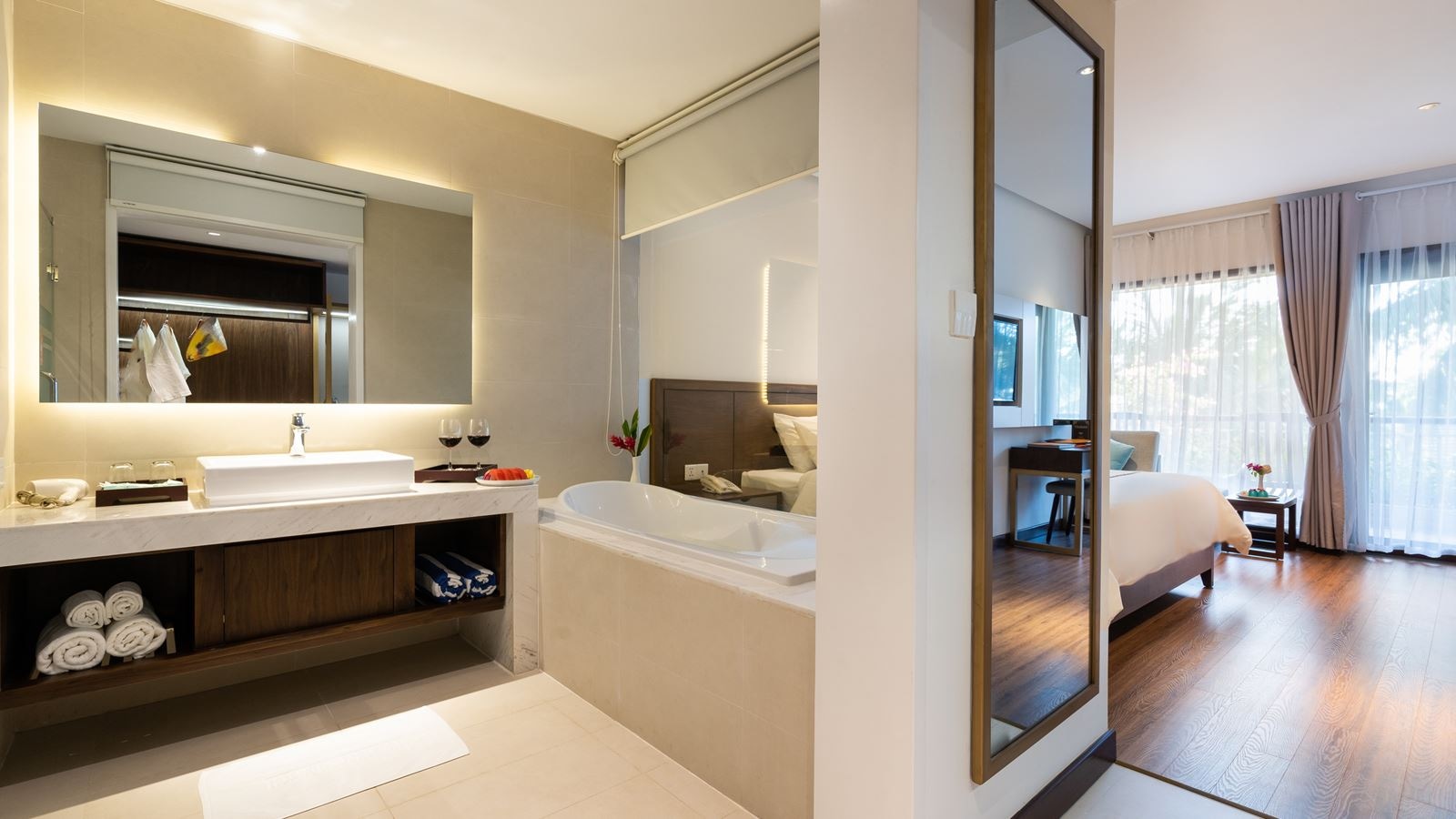 rooms-deluxe-garden-view-with-balcony