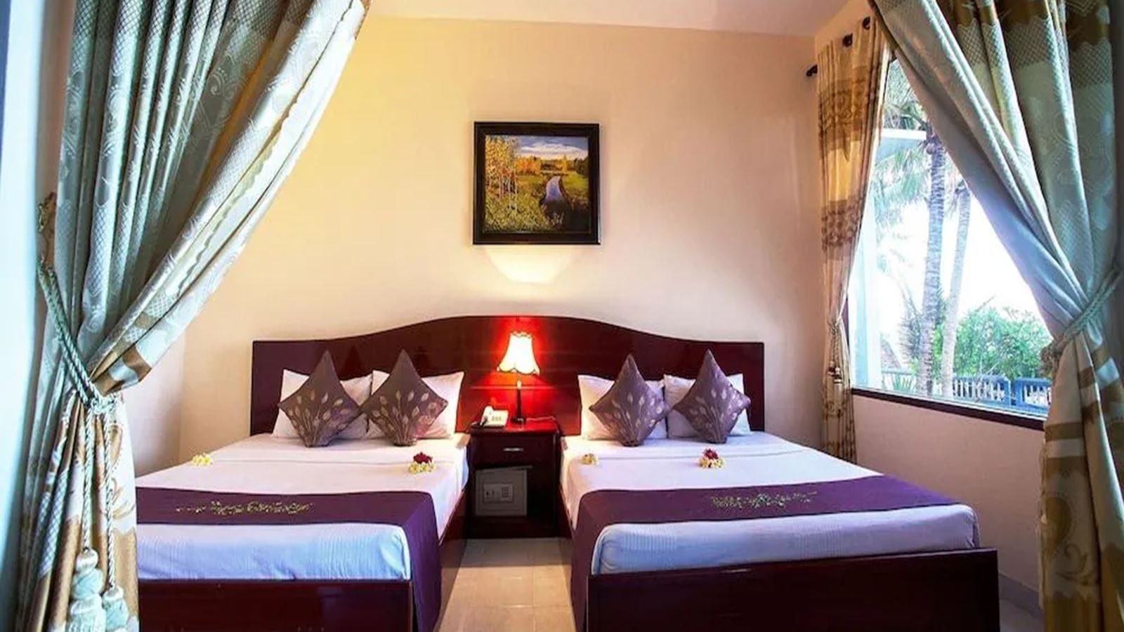 rooms-room-deluxe-garden-or-poolview-balcony