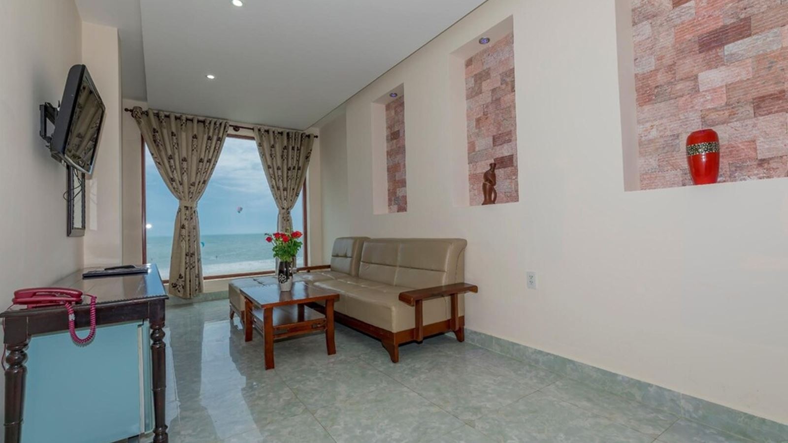 rooms-suite-room-front-ocean-view