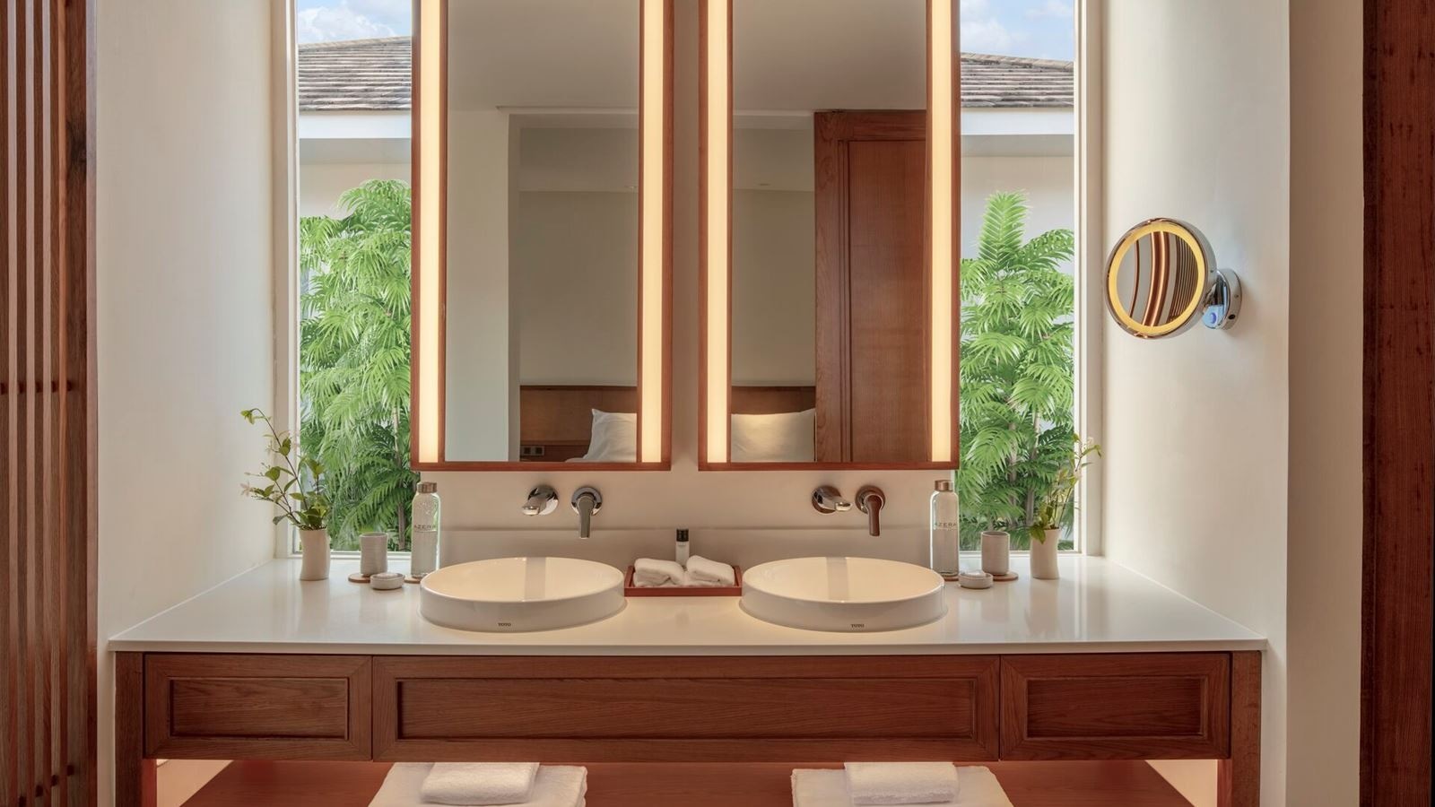 rooms-deluxe-suite-pool-view-no-extra-bed