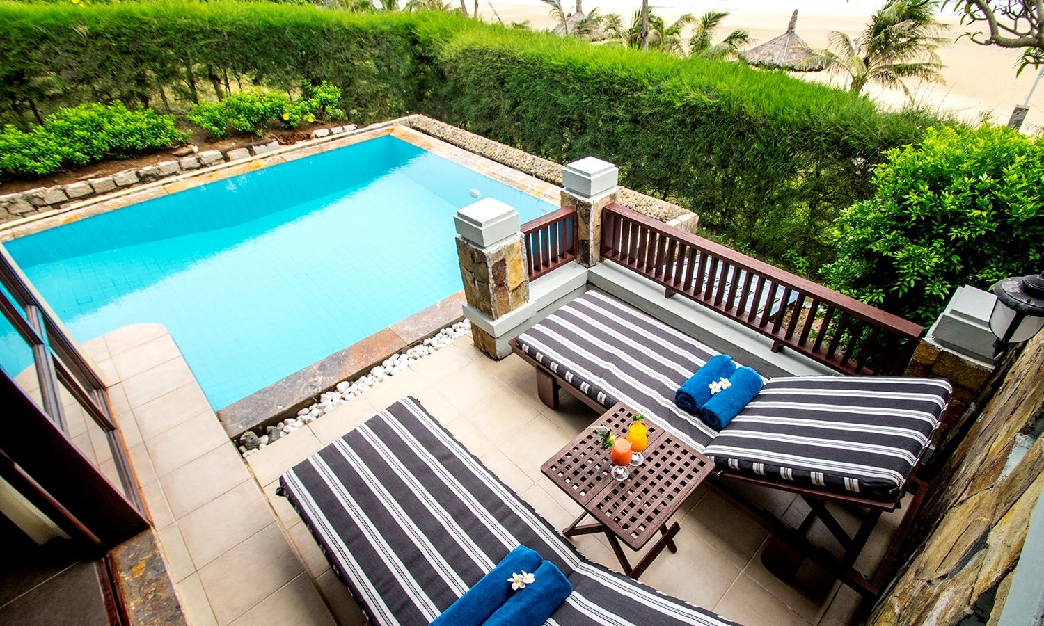 rooms-pool-villa-beach-front