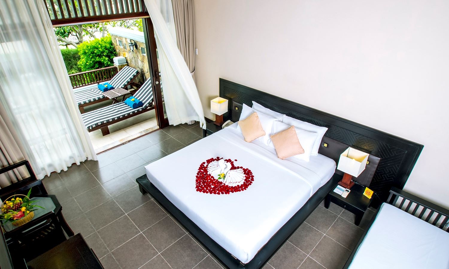 rooms-pool-villa-beach-front-child-without-extra-bed