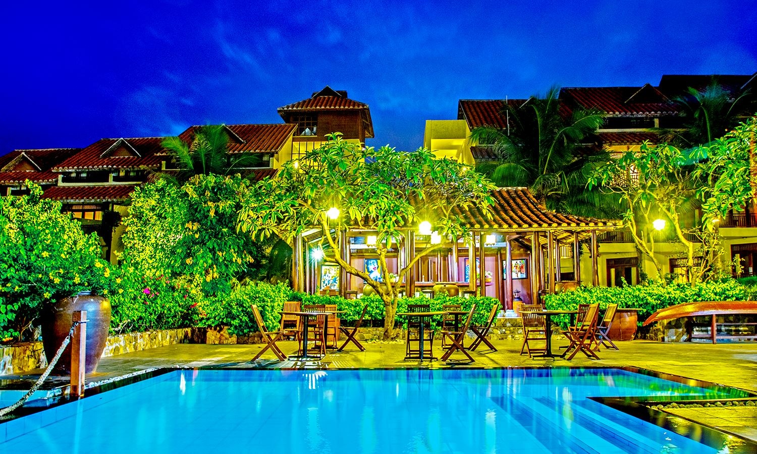 bars-laguna-pool-bar