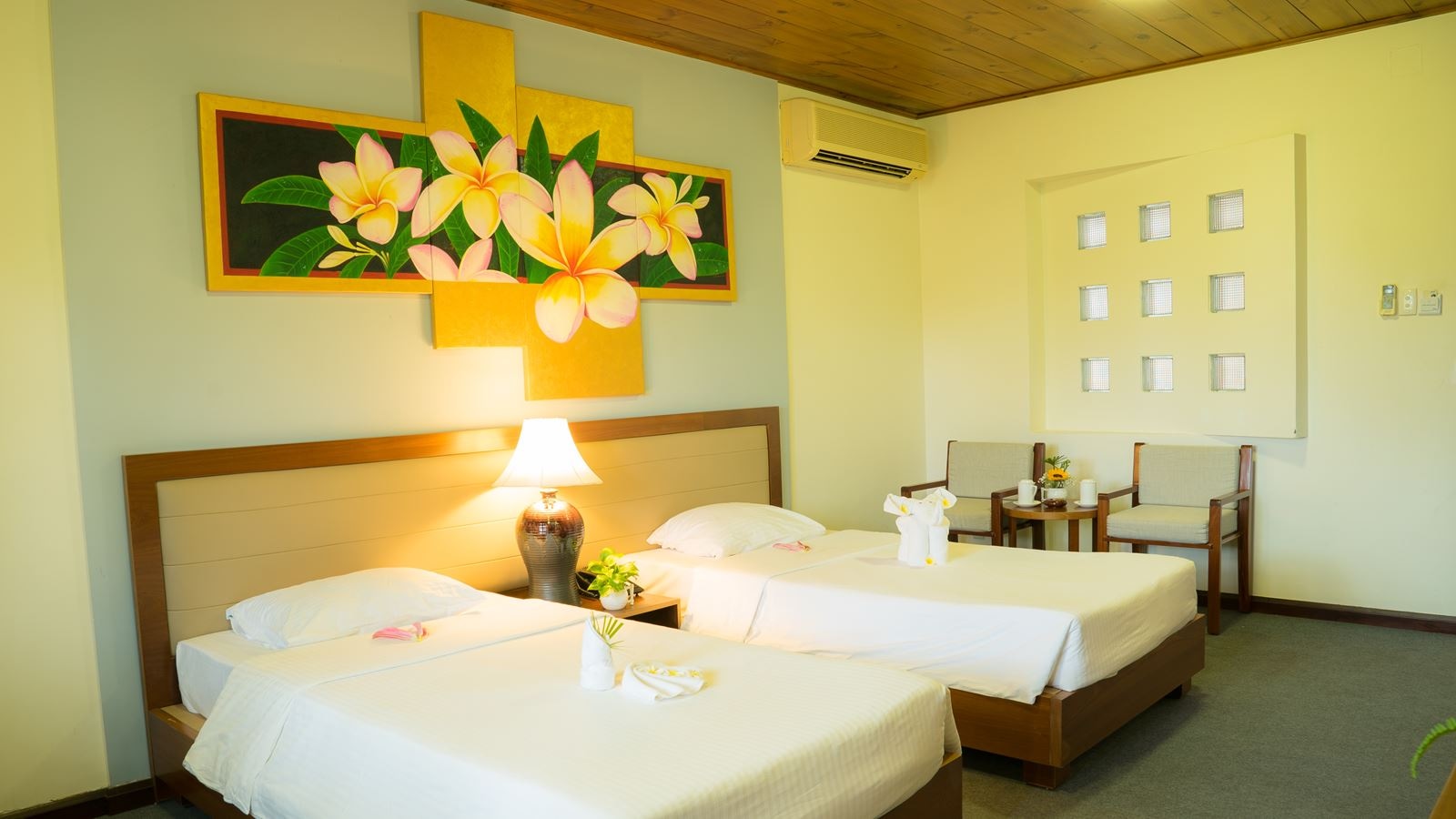 rooms-standard-with-window