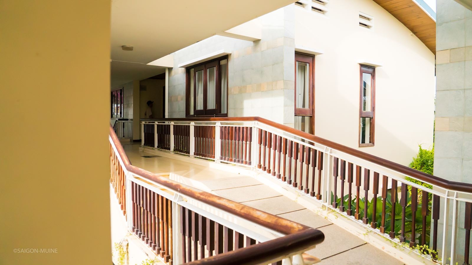 rooms-standard-with-window