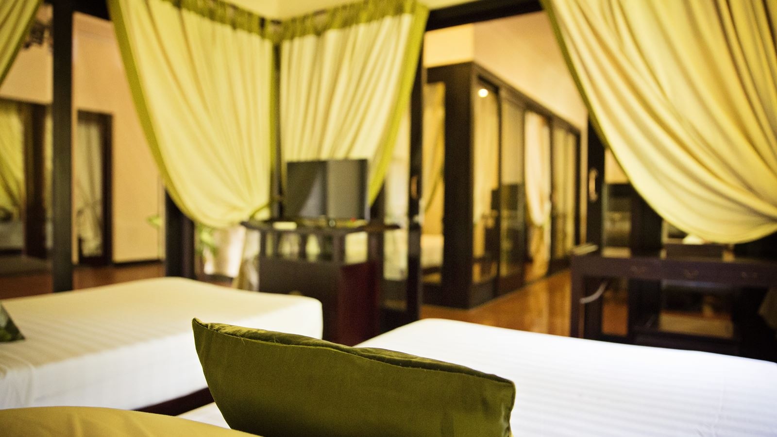 rooms-deluxe-family-balcony-or-terrace