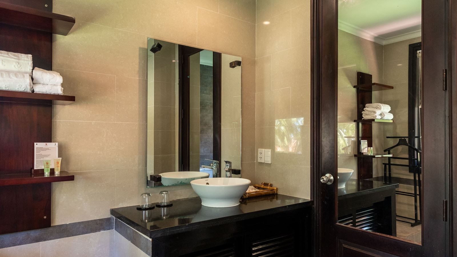 rooms-room-deluxe-garden-view-balcony-child-without-extra-bed