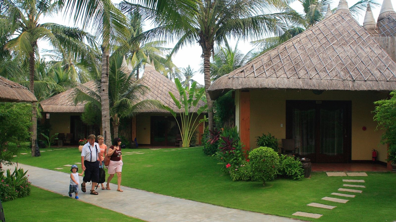 rooms-bungalow-deuxe-garden-view-with-terrace