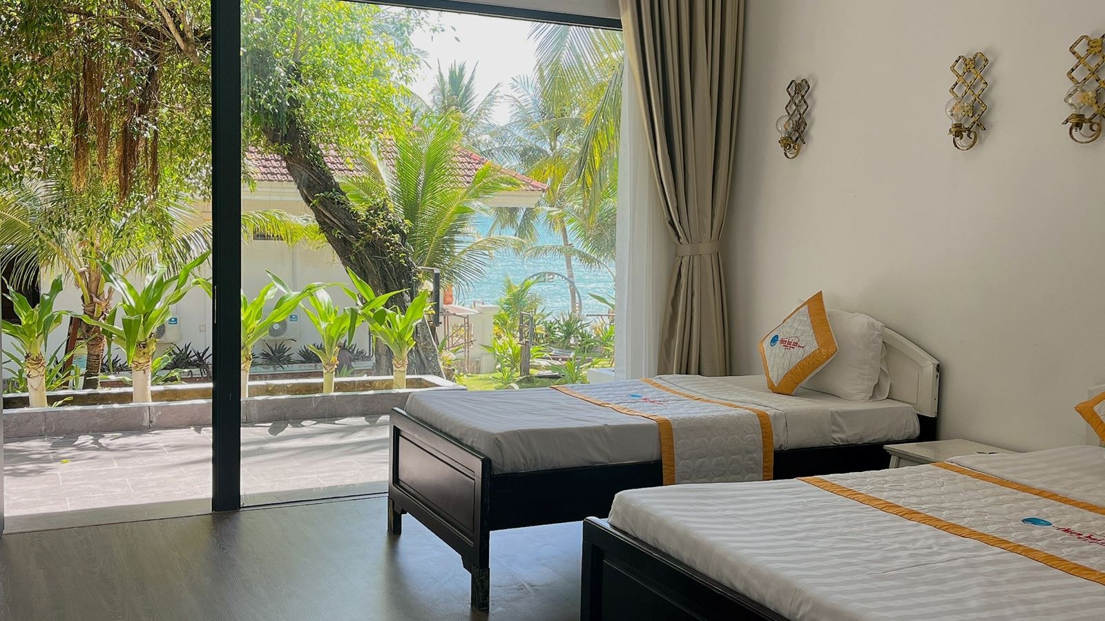 rooms-bungalow-beachfront-with-terrace-child-without-extra-bed