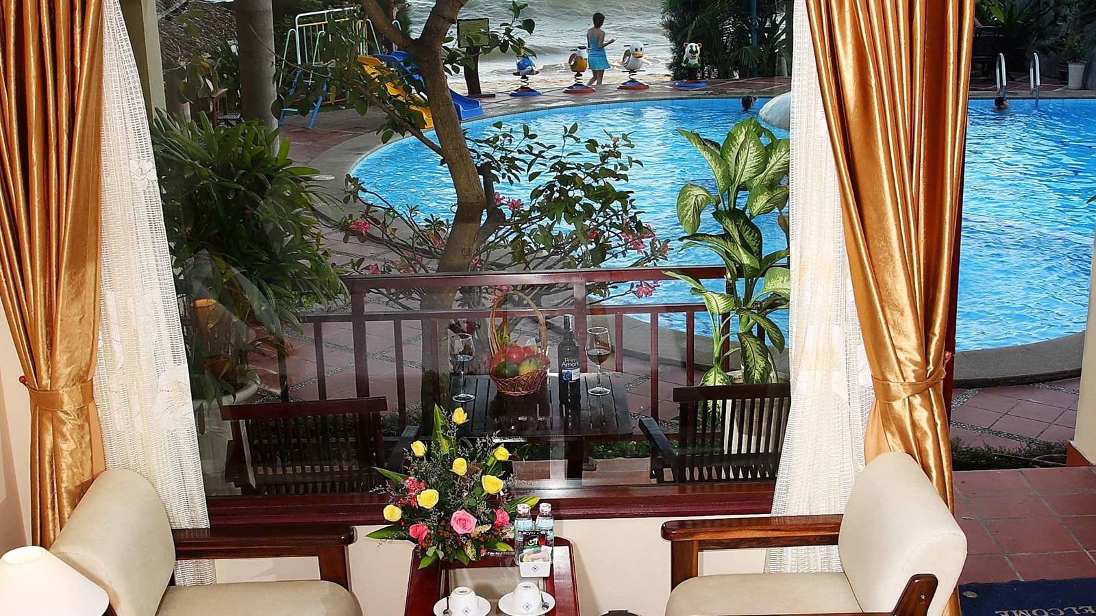 rooms-room-deluxe-beach-front-at-sea-side-with-balcony