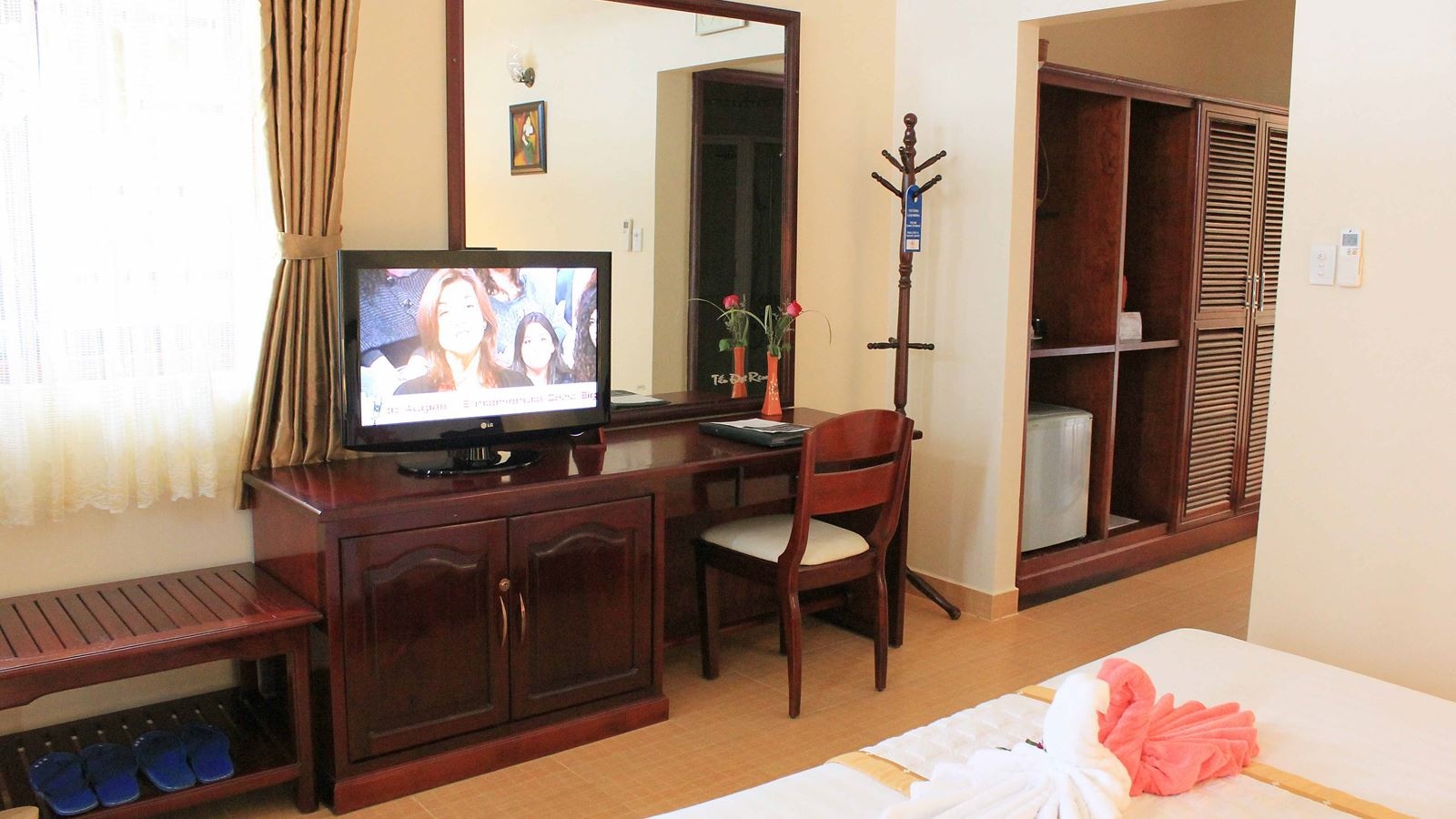 rooms-room-deluxe-beach-front-at-sea-side-with-balcony