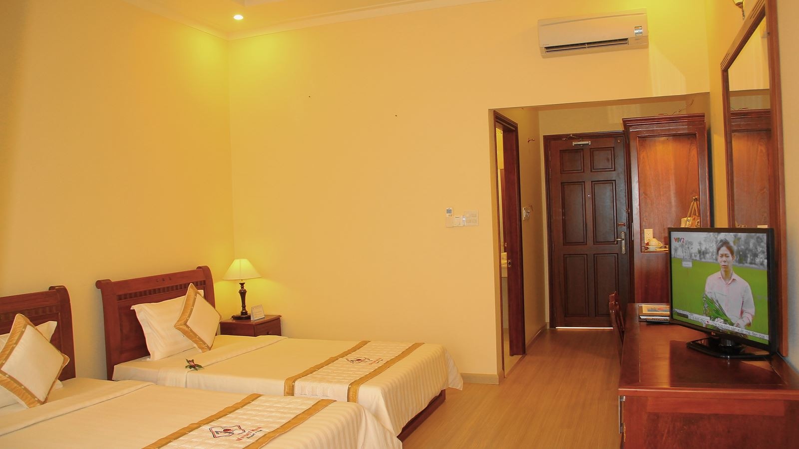 rooms-room-beach-front-senior-at-sea-side-with-balcony