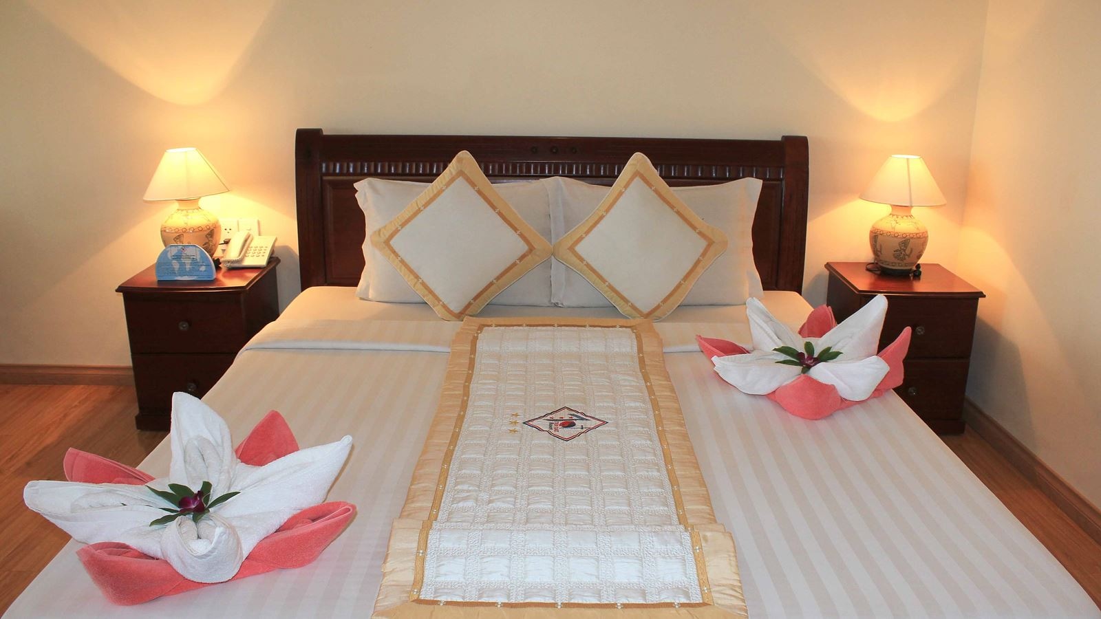 rooms-room-deluxe-pool-view-at-hill-side-with-balcony-child-without-extra-bed